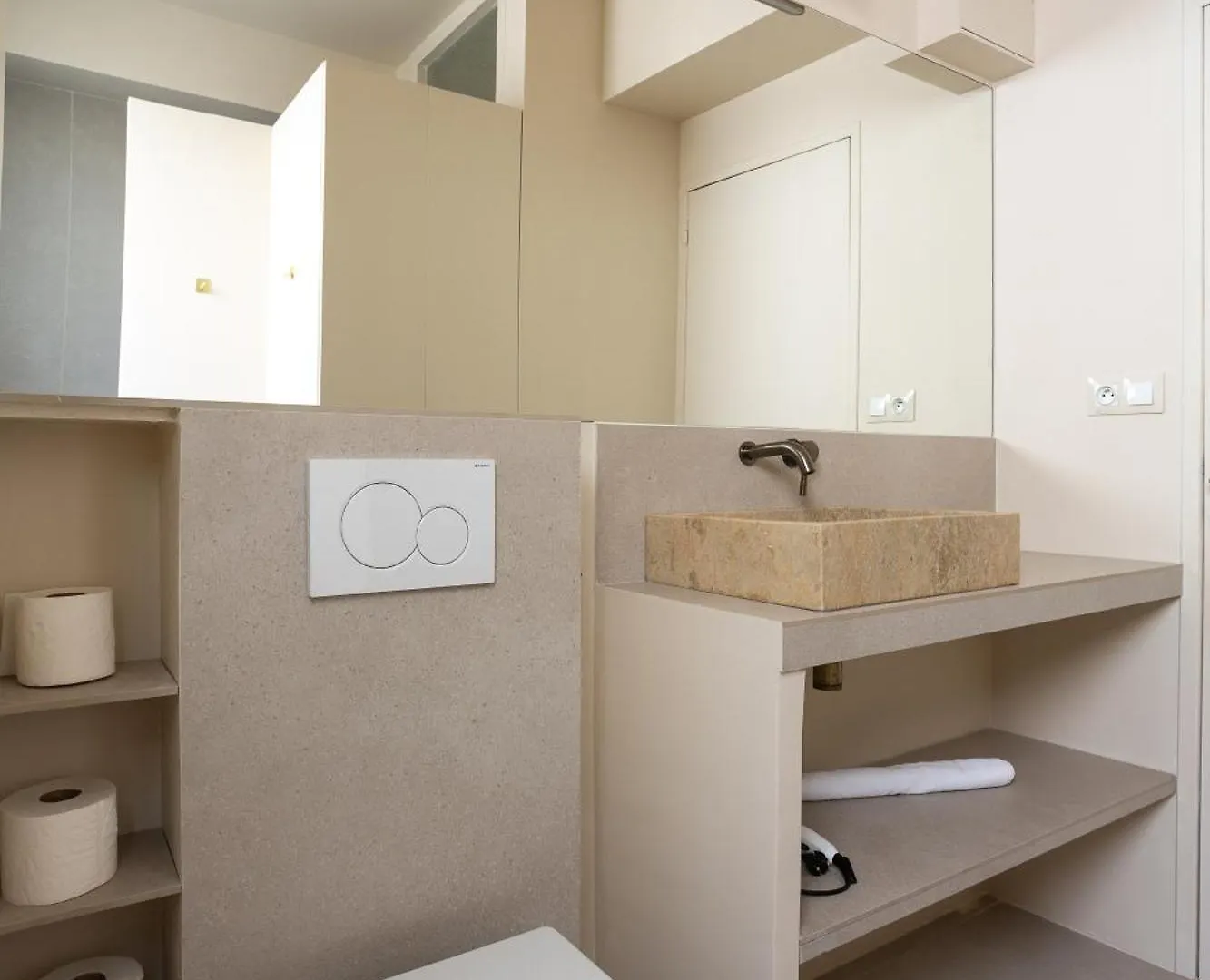 The Charming Saint Honore Apartment