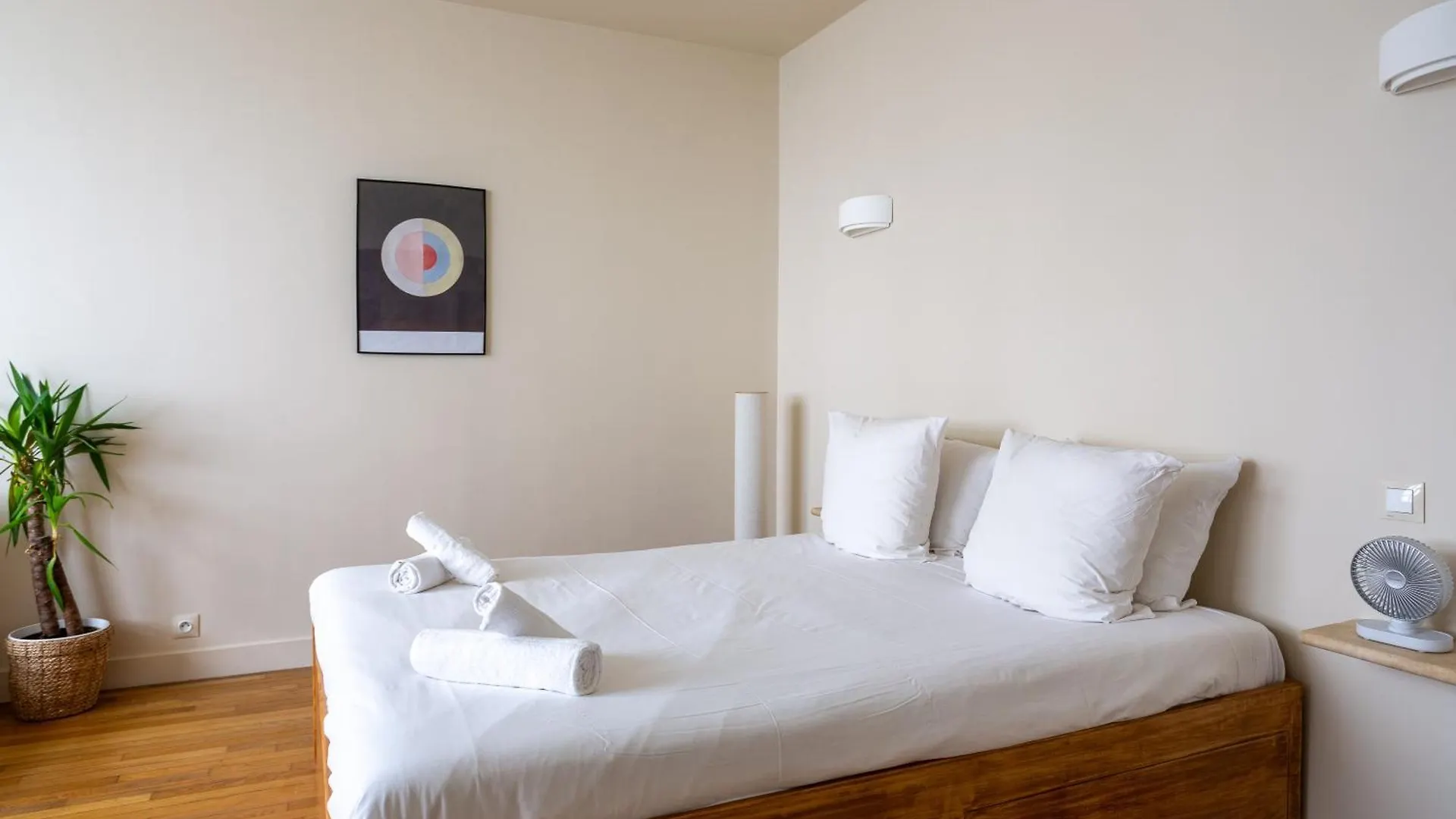 The Charming Saint Honore Apartment *